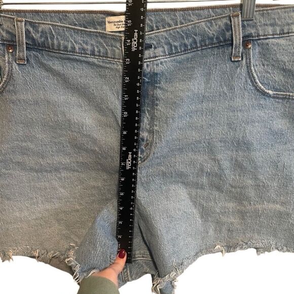 Abercrombie & Fitch- The Dad Short High Rise Frayed Hem Denim Zip Fly Size 36/22 - Picture 9 of 14